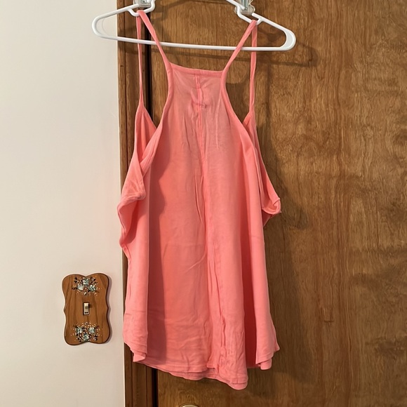 Tank - Picture 4 of 4